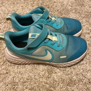 Nike shoes teal size 1